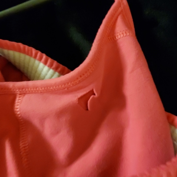 Workout top - Picture 2 of 4